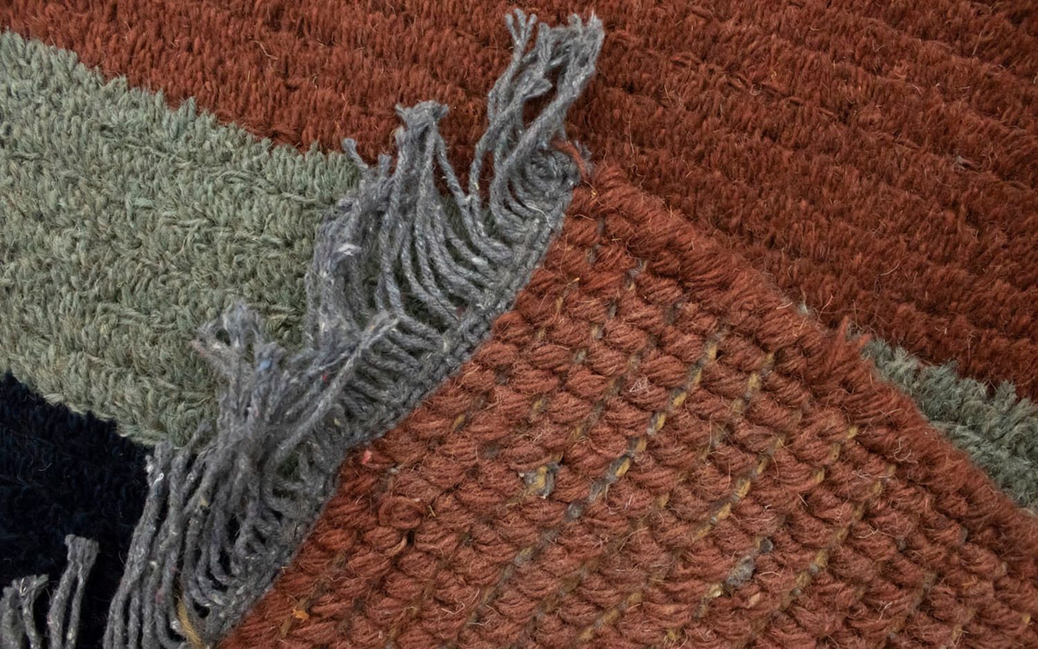 Nepal Teppich 140 x 70 cm - mehrfarbig