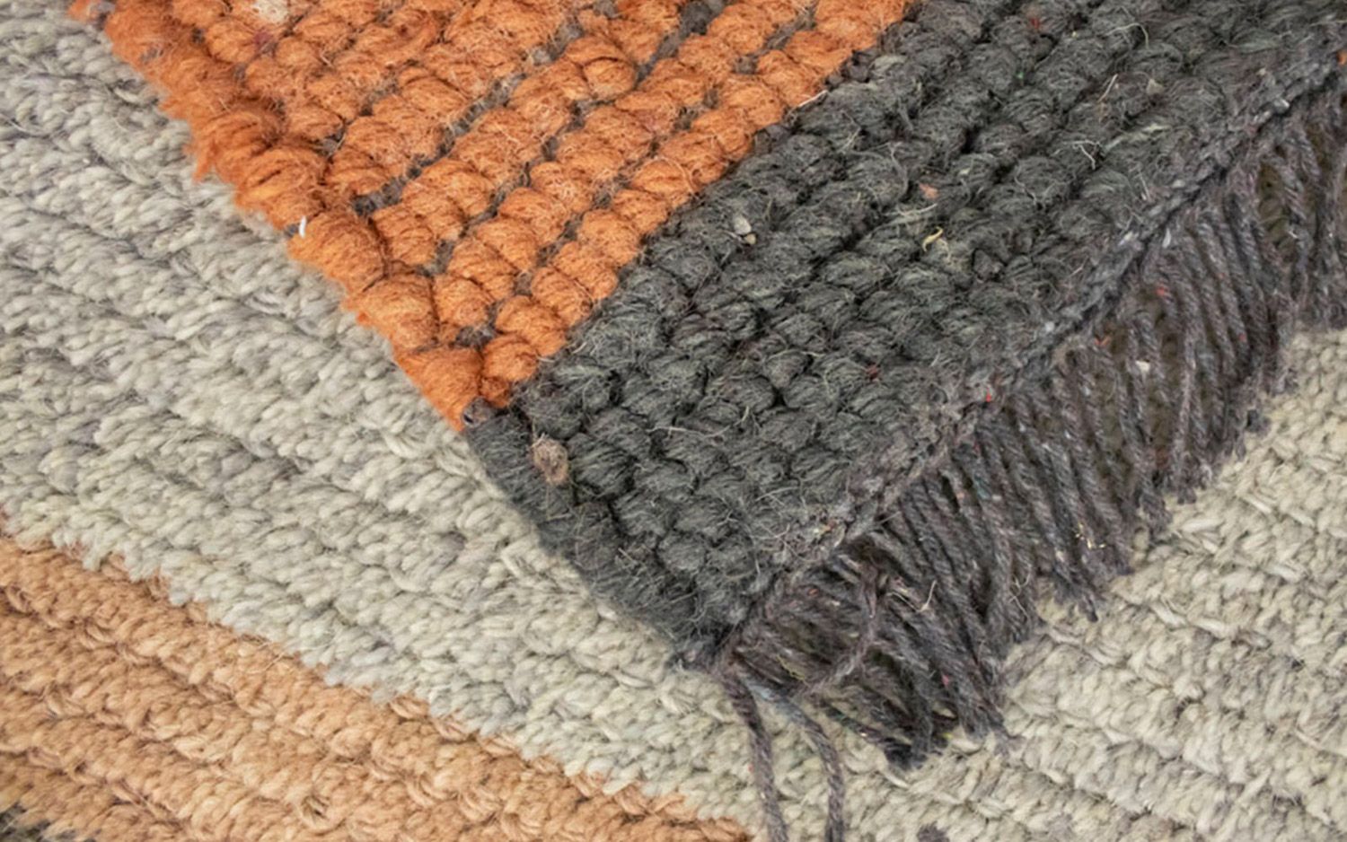 Nepal Teppich 140 x 70 cm - mehrfarbig
