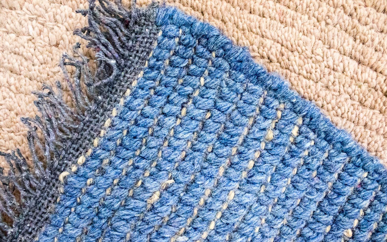 Nepal Teppich 140 x 70 cm - mehrfarbig