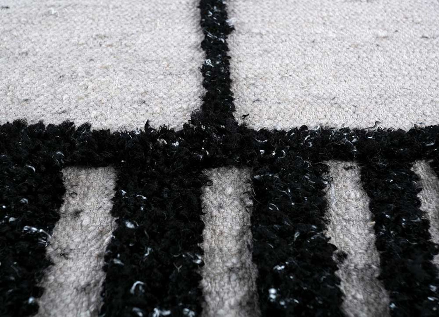 Wollteppich - 240 x 150 cm - schwarz-weiß