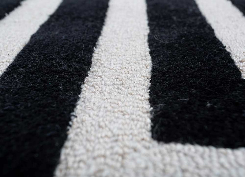 Wollteppich - 330 x 240 cm - schwarz-weiß
