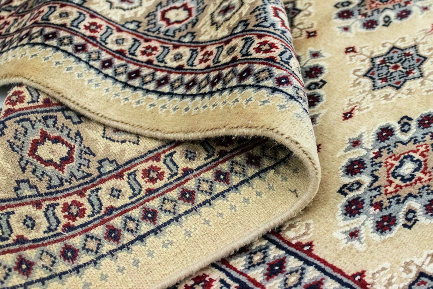 Pakistan Teppich 174 x 128 cm Teppichbrücke